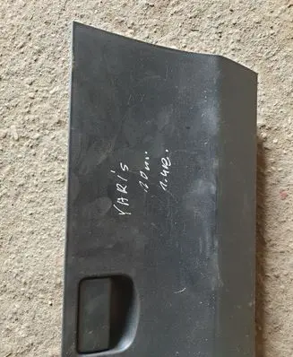 Toyota Yaris Glove box