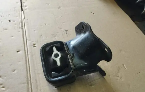Jeep Grand Cherokee (WK) Engine mount bracket 46535304AD