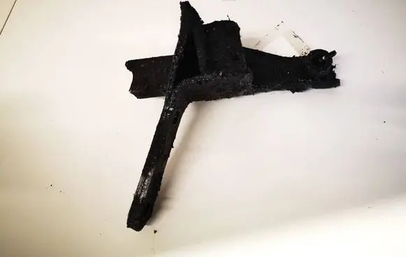 Citroen C4 I Engine mounting bracket 96580419