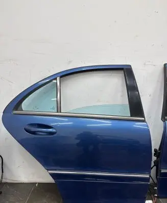 Mercedes-Benz C W203 Rear door