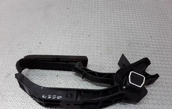 Mercedes-Benz C W203 Accelerator throttle pedal A2033000104