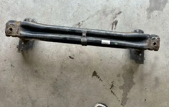 Volkswagen Touareg II Front bumper cross member 7P0807109B