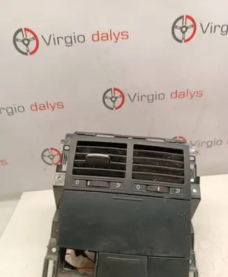 Volkswagen Touareg I Dash center air vent grill 7l6819203