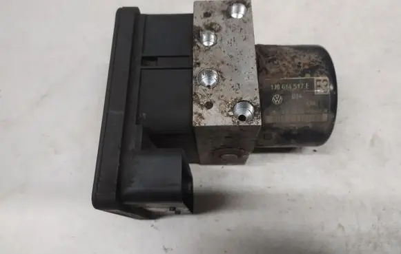 Volkswagen Golf IV ABS Pump 1C0907379E 1J0614517E