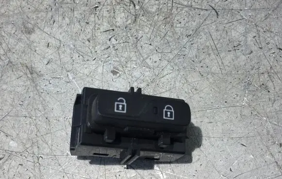 Volvo V40 Cross country Central locking switch button 31334570