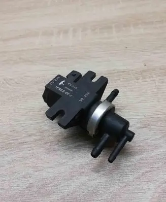 Audi A4 S4 B5 8D Turbo solenoid valve 1H0906627