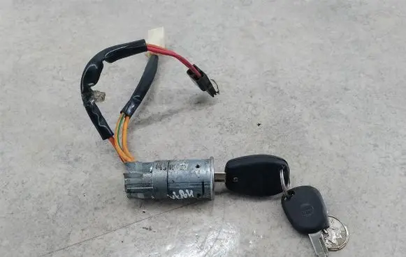 Renault Trafic I Ignition lock 