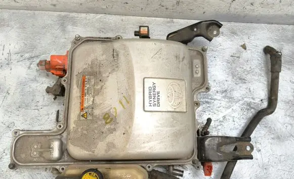 Toyota Prius (XW20) Voltage converter inverter 