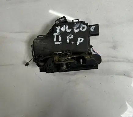 Seat Toledo IV (NH) Front door lock