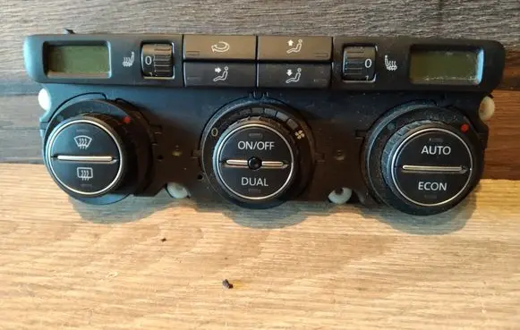 Volkswagen PASSAT B6 Climate control unit