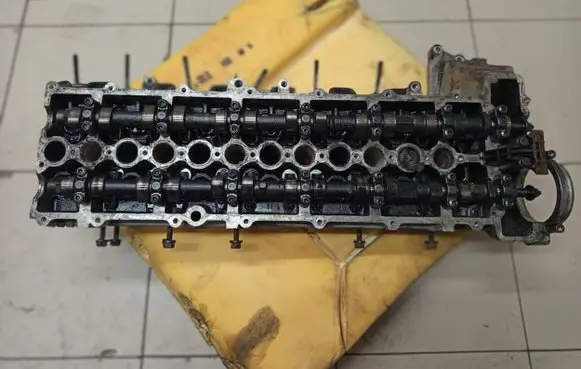 BMW 5 E39 Engine head 22468759