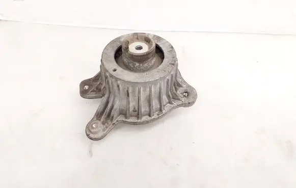 Engine mount bracket