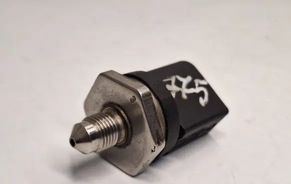 BMW X1 E84 Fuel pressure sensor 0261545072 7620946 13537620946