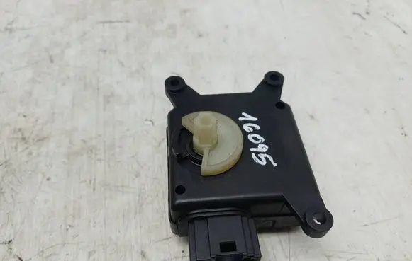 Opel Zafira B Air flap motor/actuator 309372700 D81129015181