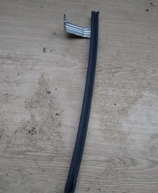 Nissan Juke II F16 Front door windshield rail 