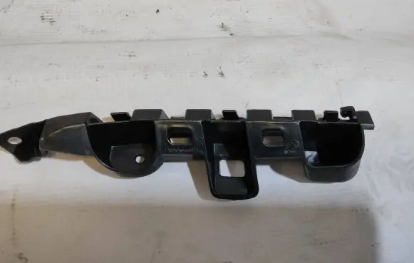 Volkswagen PASSAT B7 Front bumper mounting bracket 3A0807184