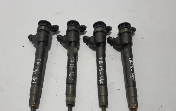 Renault Trafic III (X82) Fuel injector 8201055367