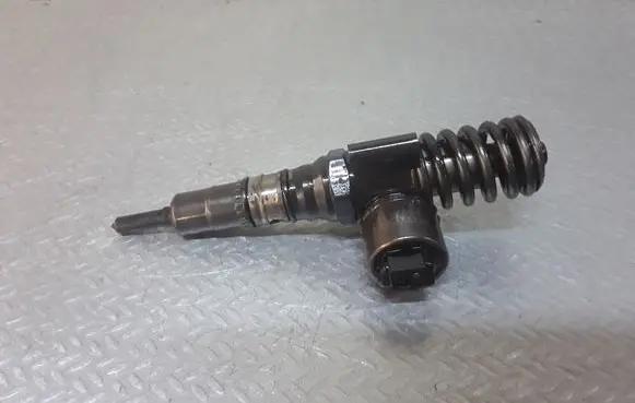 Audi A4 S4 B7 8E 8H Fuel injector 03G130073G 0414720404