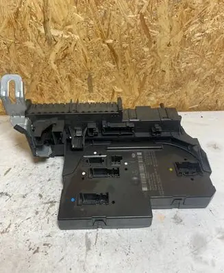 Mercedes-Benz E AMG W212 Fuse module 2129060405 5DK01102300