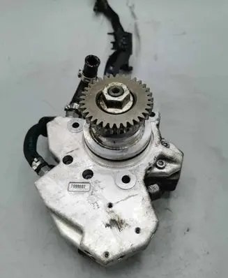 Mercedes-Benz R W251 Fuel injection high pressure pump A6420700501 0445010145