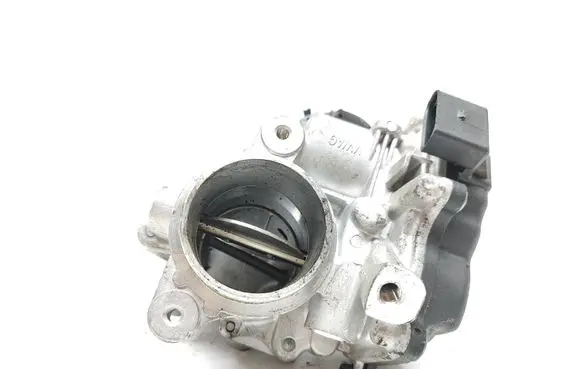 Volkswagen Tiguan Throttle valve 04L128637A