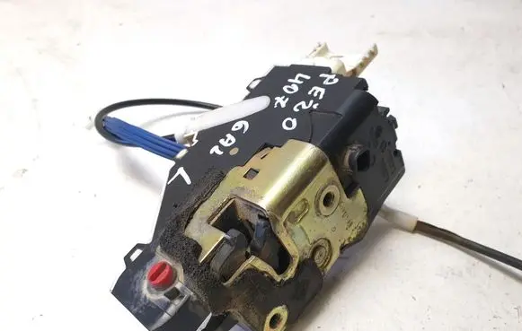 Peugeot 407 Rear door lock 9681337380