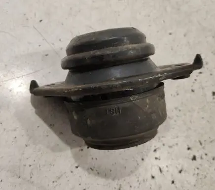 Engine mount bracket