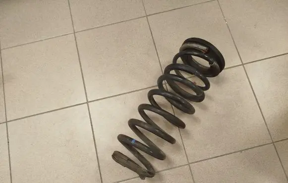 Nissan Navara D23 Rear coil spring