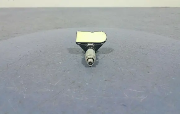 BMW X5 E53 Tire pressure sensor 6877936