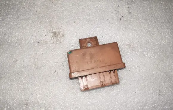 Citroen Xsara Picasso Fuel pump relay 240109