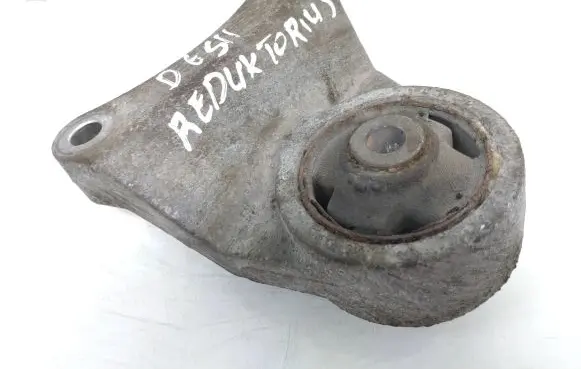 Toyota RAV 4 (XA30) Rear differential mounting bracket 
