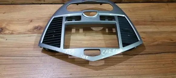 KIA Carens I Dash center air vent grill