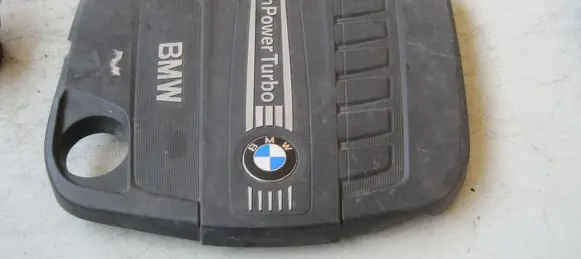 BMW 5 F10 F11 Engine cover (trim) 8513452