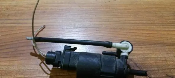 Renault Laguna I Windscreen/windshield washer pump 7700821782