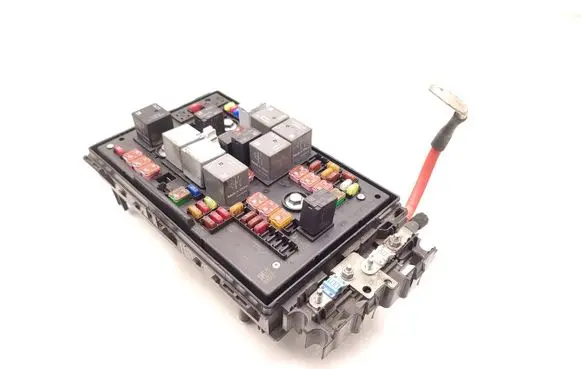 Opel Astra J Fuse module 13368641 1110128AB
