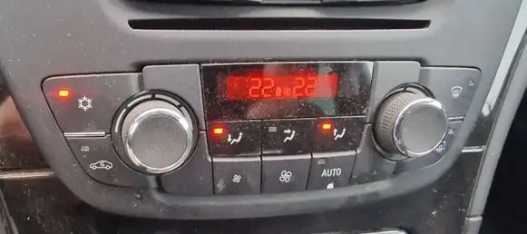 Opel Insignia A Climate control unit 13273097
