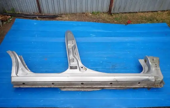 Mazda 2 Sill