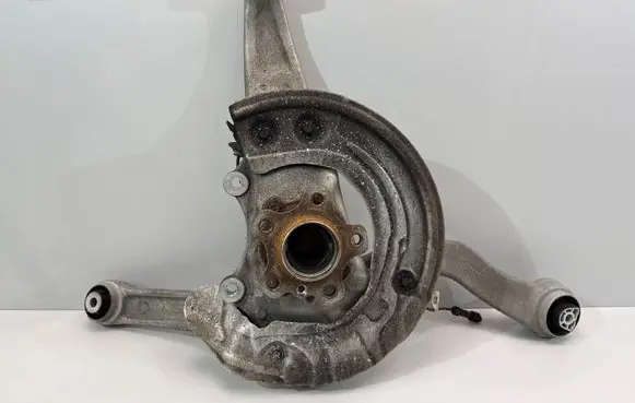 BMW 5 G30 G31 G38 Front wheel hub 6884382