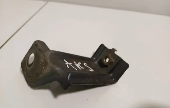 Honda CR-V Fender mounting bracket