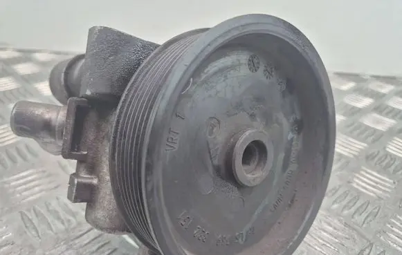 Mercedes-Benz E W212 Power steering pump A0064664801