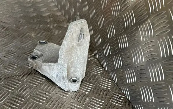 Nissan Leaf I (ZE0) Engine mounting bracket BCR