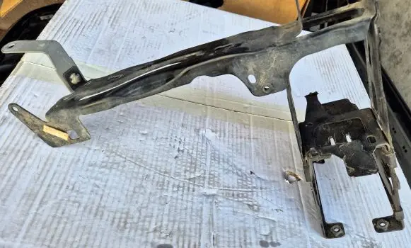 BMW X1 F48 F49 Headlight/headlamp mounting bracket 17023811