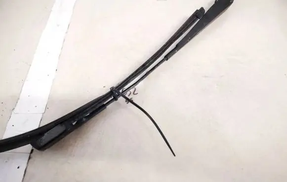 Volvo C30 Front wiper blade arm 8623159
