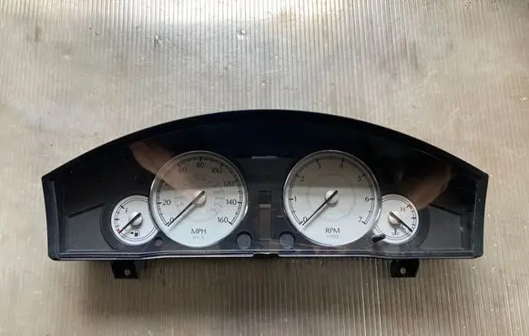 Chrysler 300 - 300C Speedometer (instrument cluster) 04836983AA