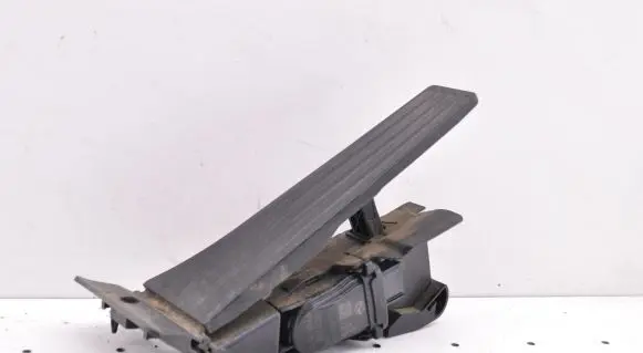 BMW 1 F20 F21 Accelerator throttle pedal 6853176