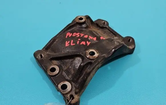 Isuzu D-Max Oil filter mounting bracket IMPRK1363905