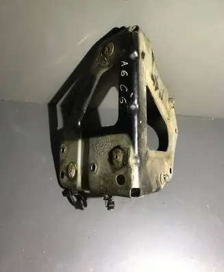 Audi A6 S6 C6 4F Fender mounting bracket 4F0821136A