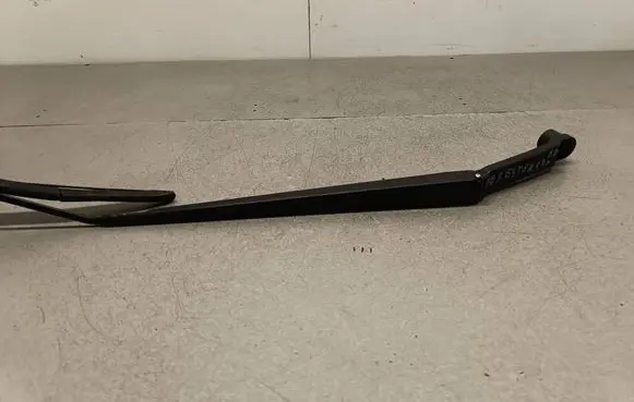 Front wiper blade arm