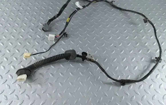 Subaru Outback (BS) Rear door wiring loom 81823AL020