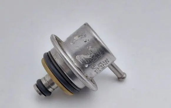 Renault Clio II Fuel pressure regulator